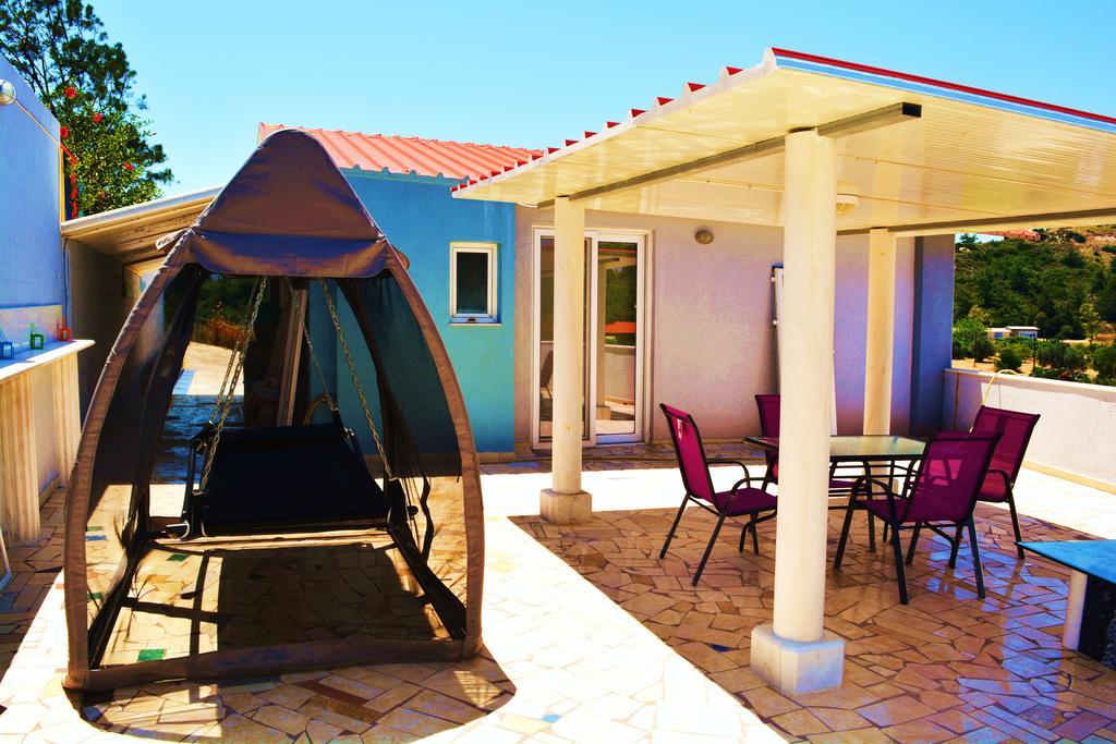 Ambrosia House Tsairi