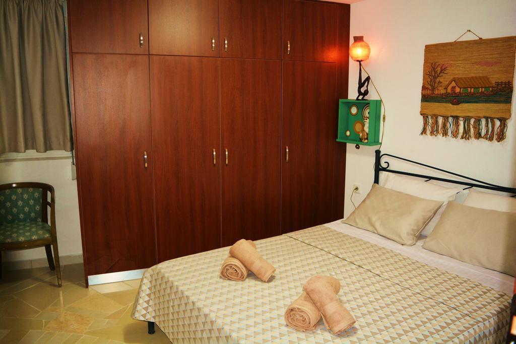 Ambrosia House Case de vacanță Tsairi